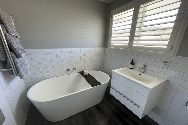 Photo of property in 71 Waipounamu Drive, Kelson, Lower Hutt, 5010