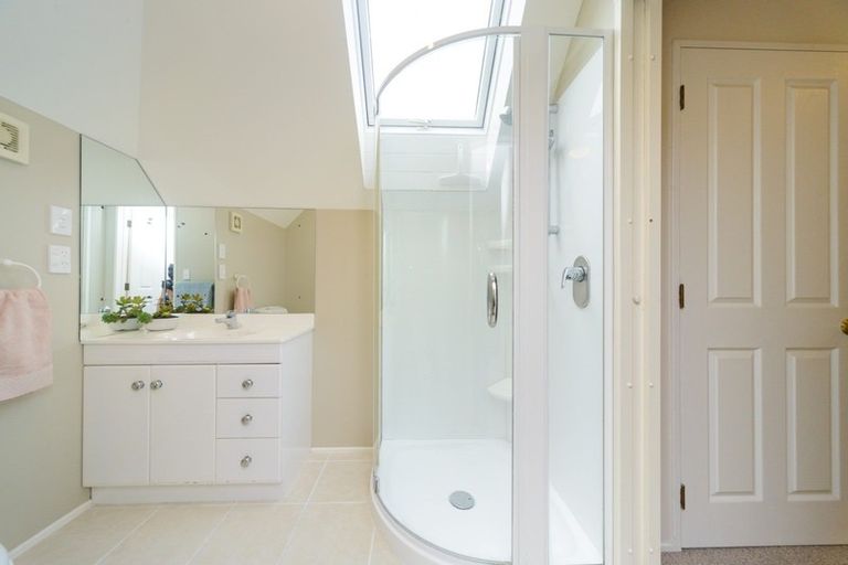 Photo of property in 135 Summerhill Drive, Fitzherbert, Palmerston North, 4410