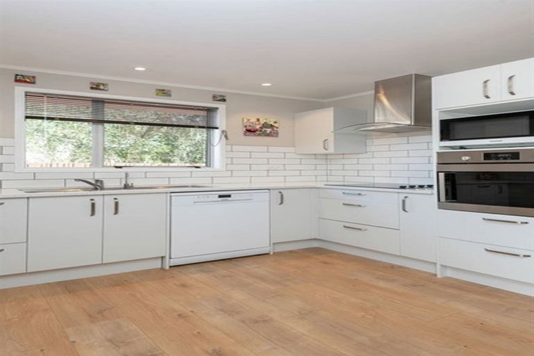 Photo of property in 69 Lewisham Street, Highland Park, Auckland, 2010