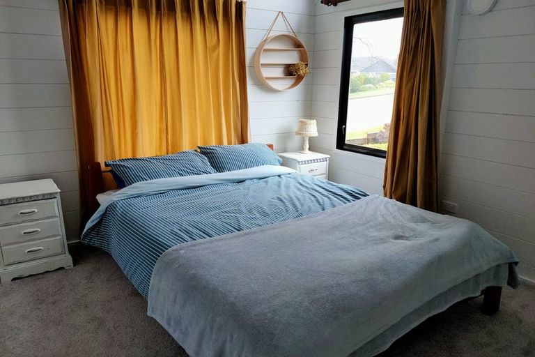 Photo of property in 71 Heta Road, Highlands Park, New Plymouth, 4312