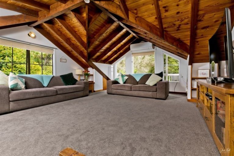 Photo of property in 84 Grassmere Road, Henderson Valley, Auckland, 0612