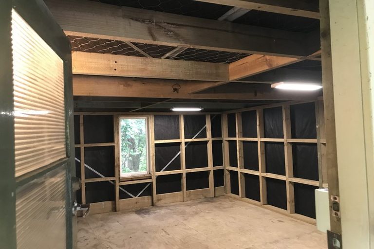 Photo of property in 802 West Coast Road, Oratia, Auckland, 0604