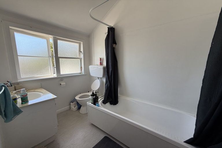 Photo of property in 192 Rathgar Road, Henderson, Auckland, 0610