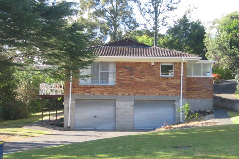 Photo of property in 2/8 Ondine Place, Glenfield, Auckland, 0629