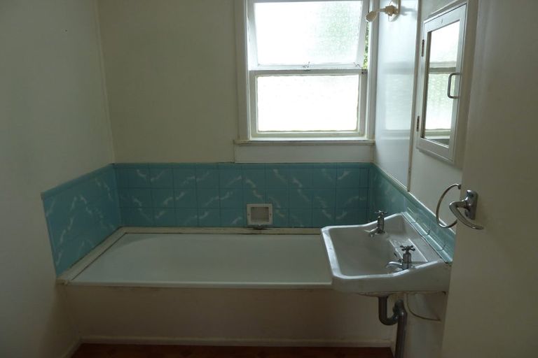 Photo of property in 2/25 Nutsey Avenue, Northcote, Auckland, 0627