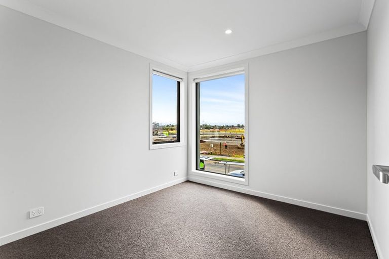 Photo of property in 6 Park Green Avenue, Rosehill, Papakura, 2113