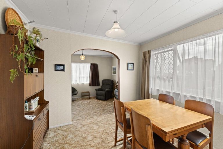 Photo of property in 4 Poplar Grove, Whalers Gate, New Plymouth, 4310