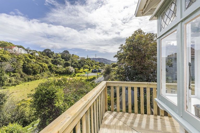 Photo of property in 11 Creswick Terrace, Northland, Wellington, 6012