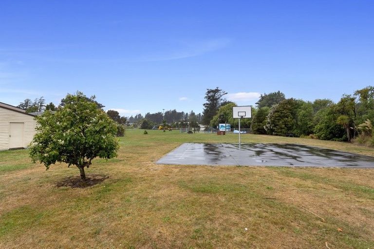 Photo of property in 4 Rotten Row, Waikuku Beach, 7473