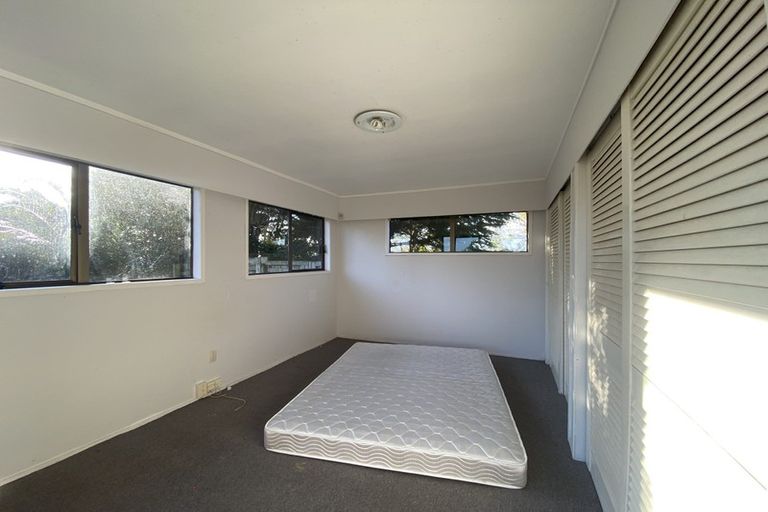 Photo of property in 28 Mayall Avenue, Beach Haven, Auckland, 0626