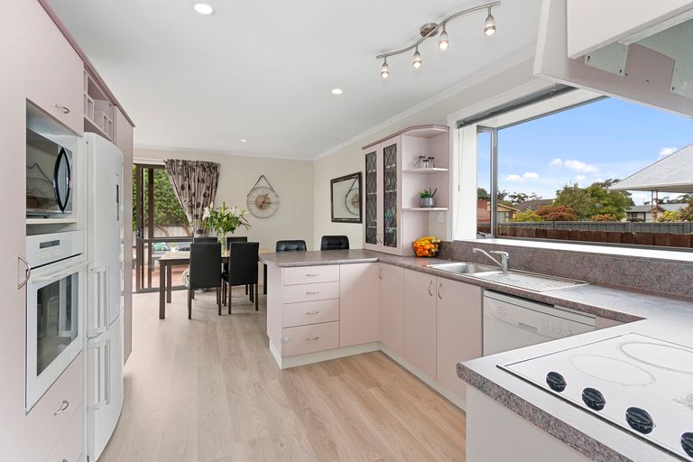 Photo of property in 47 Kathleen Crescent, Hornby, Christchurch, 8042