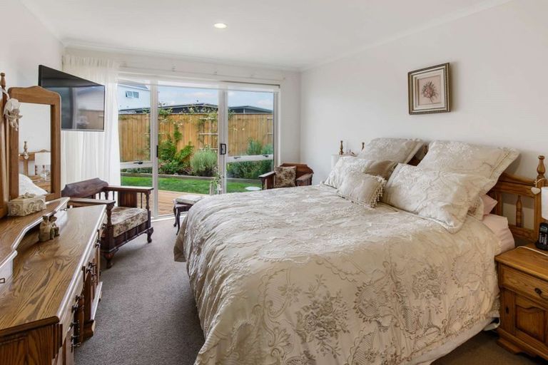 Photo of property in 98 Rosalie Terrace, Kelvin Grove, Palmerston North, 4414