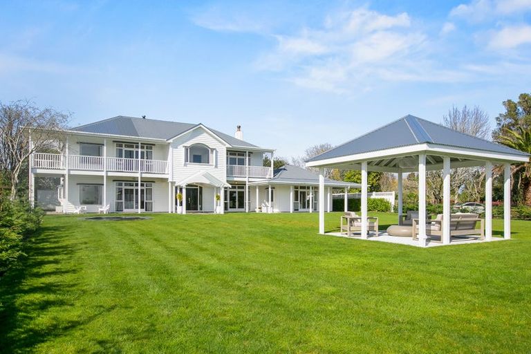 Photo of property in 25 Patterson Road, Hurworth, New Plymouth, 4310