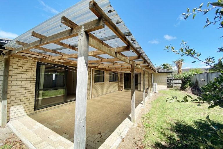 Photo of property in 21 Villino Place, Randwick Park, Auckland, 2105