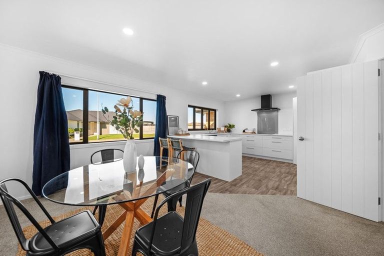 Photo of property in 1 Molesworth Street, Carterton, 5713