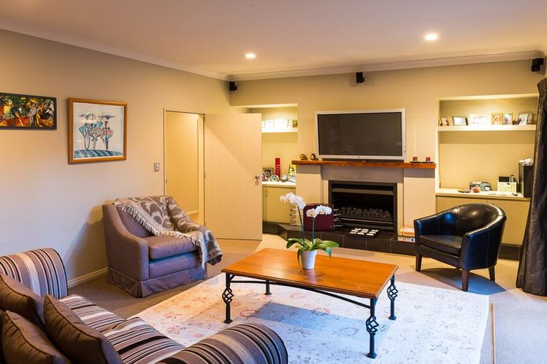 Photo of property in 2 Pastoral Lane, Hokowhitu, Palmerston North, 4410