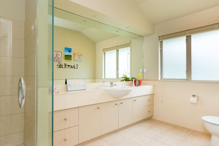 Photo of property in 2 Pastoral Lane, Hokowhitu, Palmerston North, 4410