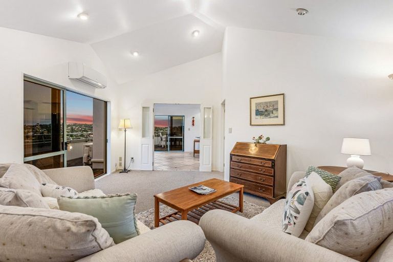 Photo of property in 2/24 Carlisle Road, Browns Bay, Auckland, 0630