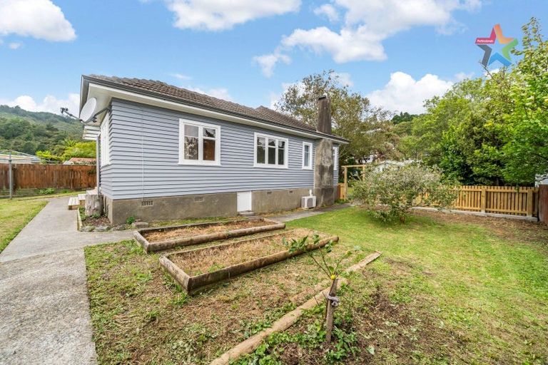 Photo of property in 7 Tawhai Street, Stokes Valley, Lower Hutt, 5019