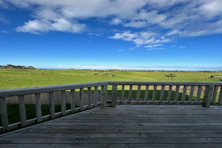 Photo of property in 106 Rehutai Road, Baylys Beach, Dargaville, 0377