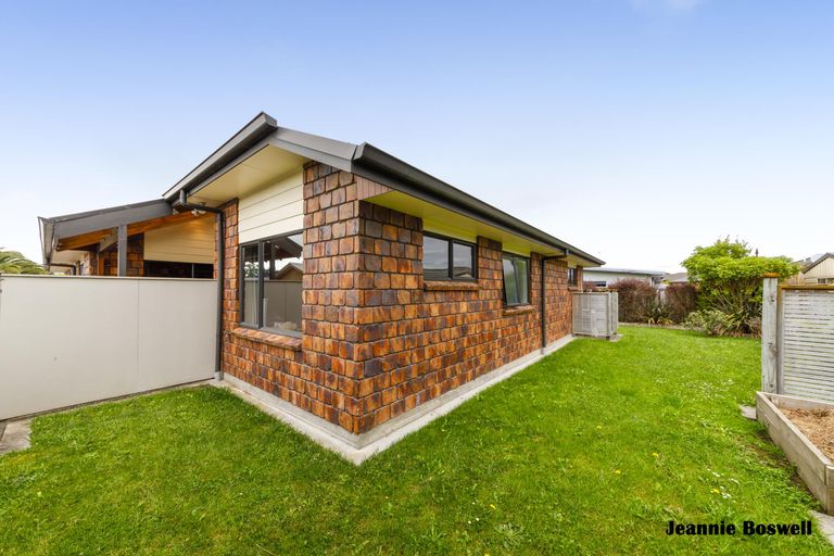 Photo of property in 3 Walnut Grove, Kelvin Grove, Palmerston North, 4414