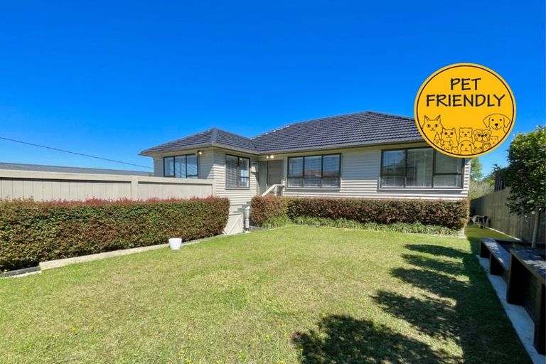 Photo of property in 2/5 Howard Road, Northcote, Auckland, 0627