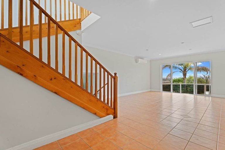Photo of property in 114 Point View Drive, East Tamaki Heights, Auckland, 2016