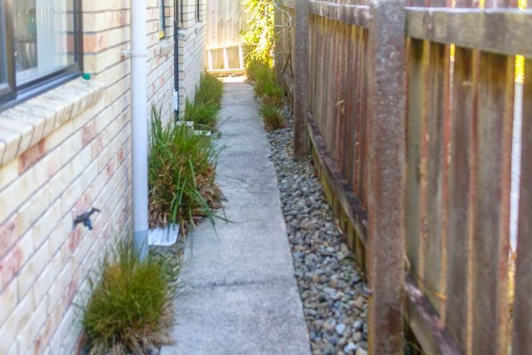 Photo of property in 2 Balmain Street, Newlands, Wellington, 6037