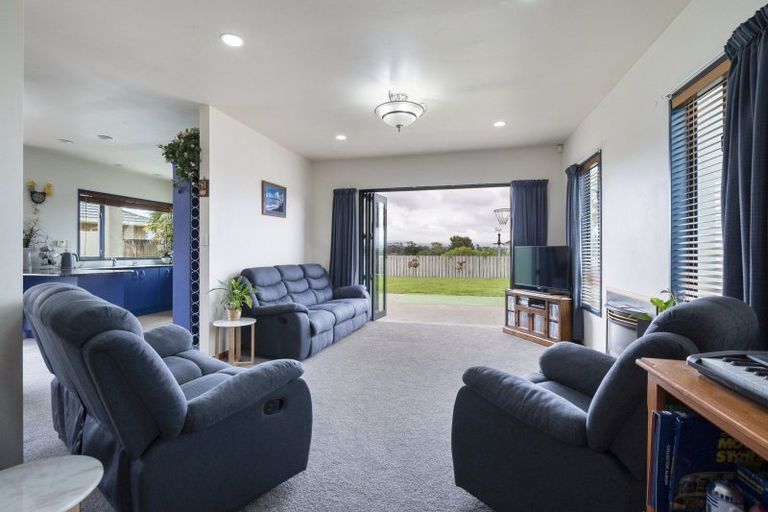 Photo of property in 55 Royal Oak Drive, Kelvin Grove, Palmerston North, 4414