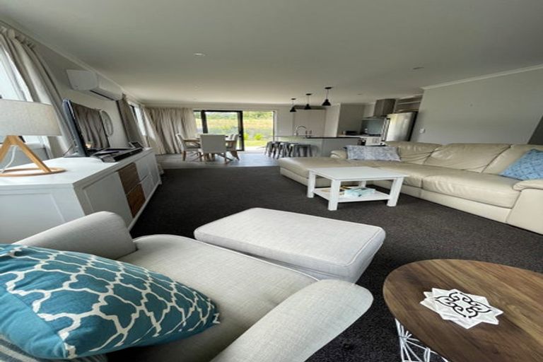 Photo of property in 42 Karearea Avenue, Kenepuru, Porirua, 5022