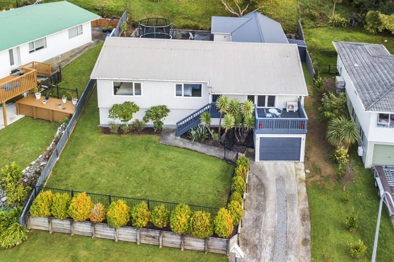 Photo of property in 70 Fyvie Avenue, Tawa, Wellington, 5028