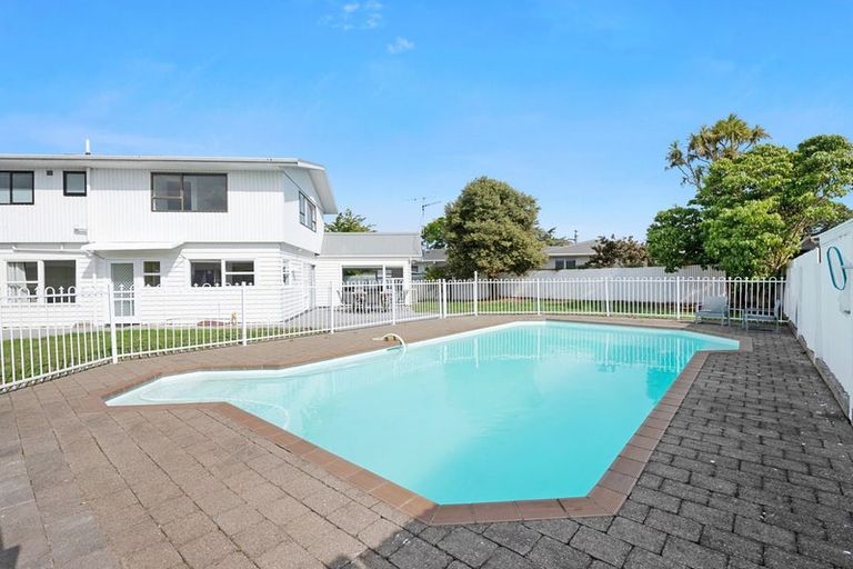 Photo of property in 3 Dennis Grove, Paraparaumu Beach, Paraparaumu, 5032