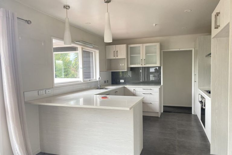 Photo of property in 17 Glenmore Road, Sunnyhills, Auckland, 2010