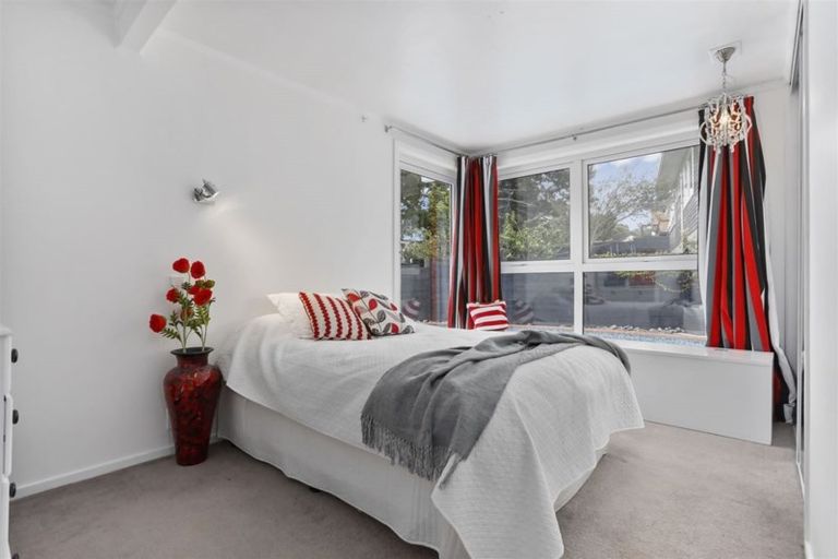 Photo of property in 43 Knightsbridge Drive, Forrest Hill, Auckland, 0620