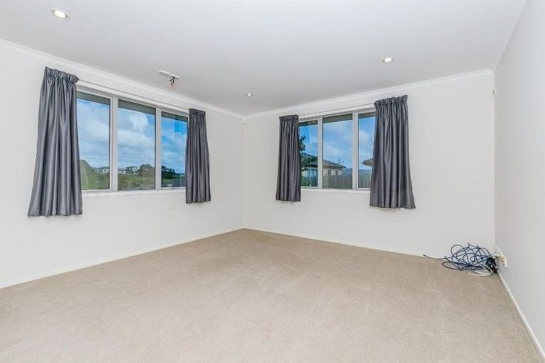 Photo of property in 15 Karika Place, Massey, Auckland, 0614