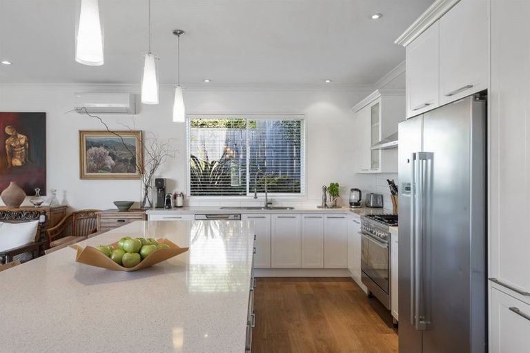 Photo of property in 11a Rodney Road, Northcote Point, Auckland, 0627