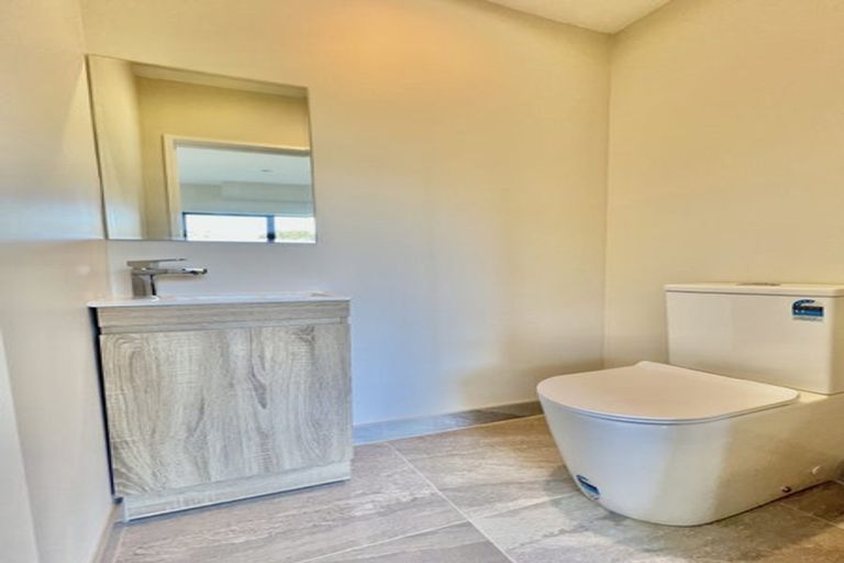 Photo of property in 26 Kaimai Avenue, Massey, Auckland, 0614