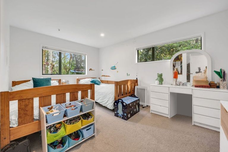 Photo of property in 11 Opou Road, Titirangi, Auckland, 0604