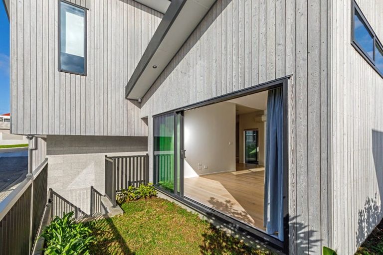 Photo of property in 8 Matau Way, Hauraki, Auckland, 0622