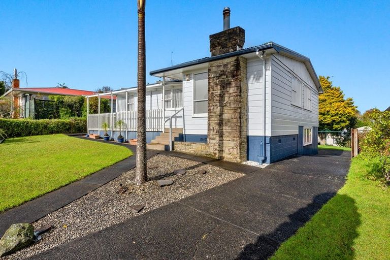 Photo of property in 34 Blakeborough Drive, Forrest Hill, Auckland, 0620