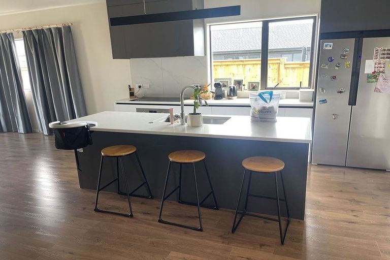 Photo of property in 9 Benjamin Place, Clevedon, 2582