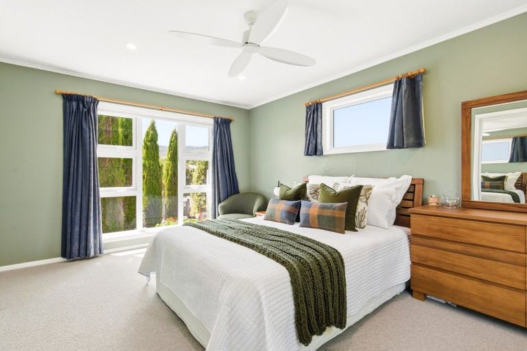 Photo of property in 72 Redwood Avenue, Tawa, Wellington, 5028