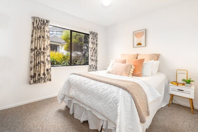Photo of property in 16 The Crowsnest, Whitby, Porirua, 5024