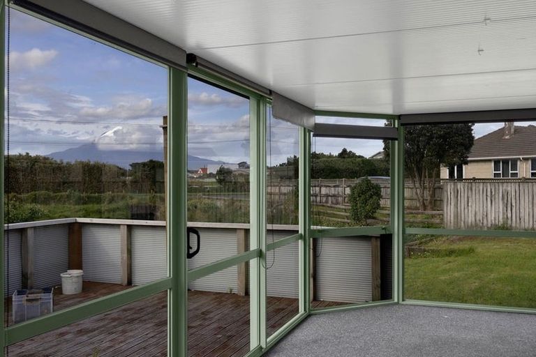 Photo of property in 5 Hughson Place, Opunake, 4616