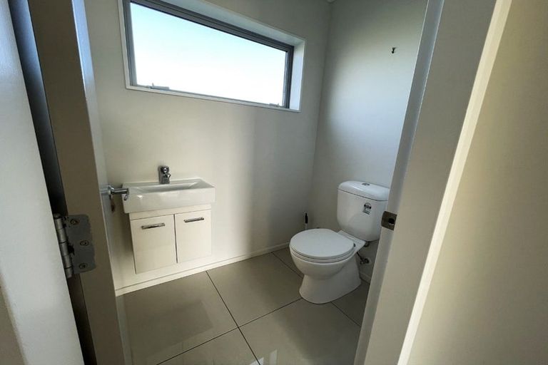 Photo of property in 28 Havana Rise, Grenada Village, Wellington, 6037