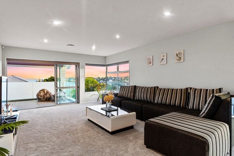 Photo of property in 463 Beach Road, Murrays Bay, Auckland, 0630