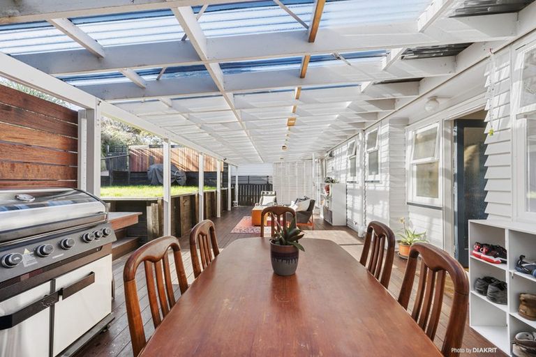 Photo of property in 123 Tauhinu Road, Miramar, Wellington, 6022