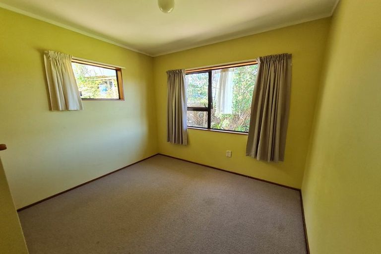 Photo of property in 2/6 Mcquoid Place, Glenfield, Auckland, 0629