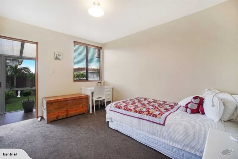 Photo of property in 65 Forrest Hill Road, Milford, Auckland, 0620