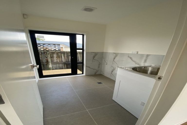 Photo of property in 24 Royal Arch Place, Rosehill, Papakura, 2113